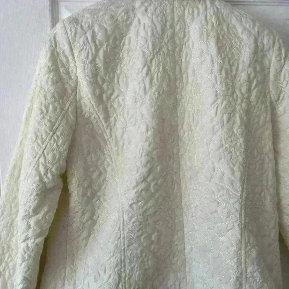 Requirements white jacket - Picture 6 of 8